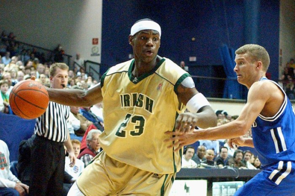 Lakers' LeBron James throws down powerful dunk on Clippers' Paul George Lakers' LeBron James throws down powerful dunk on Clippers' Paul George