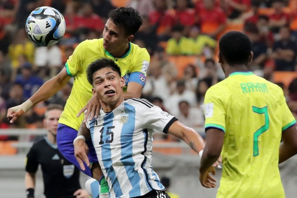 Manchester City signs Brazilian teen defender Vitor Reis Manchester City signs Brazilian teen defender Vitor Reis