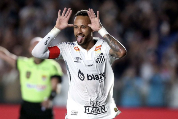 Neymar irks jeering crowd by scoring first corner kick goal Neymar irks jeering crowd by scoring first corner kick goal