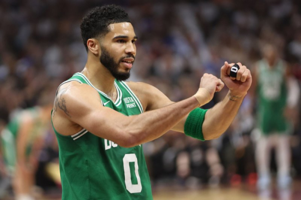 Boston Celtics forward Jayson Tatum sprains ankle vs. Sacramento Kings Boston Celtics forward Jayson Tatum sprains ankle vs. Sacramento Kings