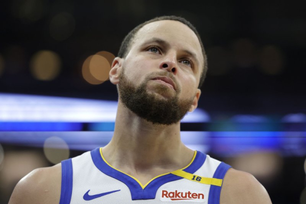 Stephen Curry injures pelvis in game against Toronto Raptors Stephen Curry injures pelvis in game against Toronto Raptors