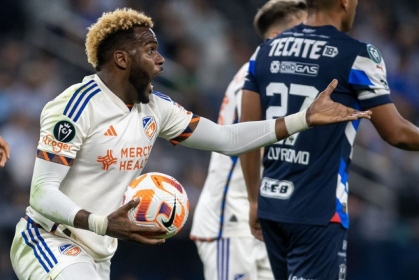 Former FC Cincinnati forward Aaron Boupendza dies after 11th-floor fall in China Former FC Cincinnati forward Aaron Boupendza dies after 11th-floor fall in China