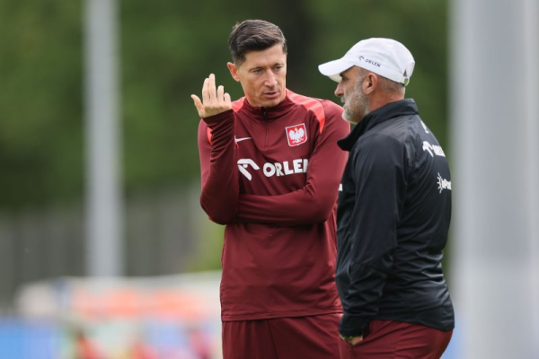 Poland soccer coach Probierz resigns after argument with Lewandowski Poland soccer coach Probierz resigns after argument with Lewandowski