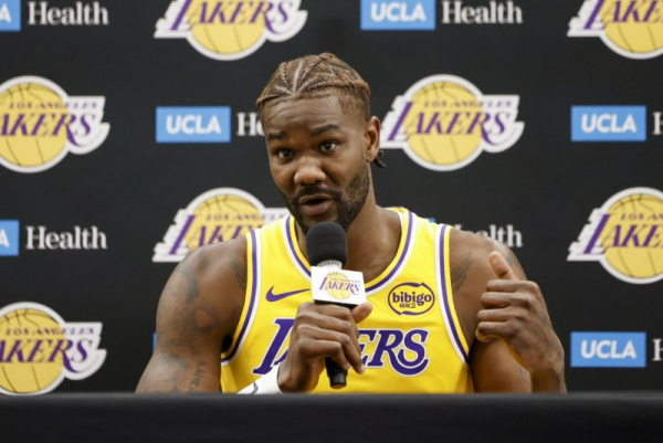 Lakers lose Deandre Ayton to knee injury, confident in backup options
