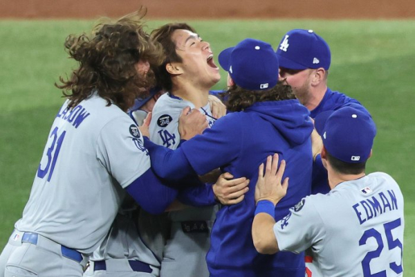 Lakers coach J.J. Redick blasts players for lack of effort vs. Suns