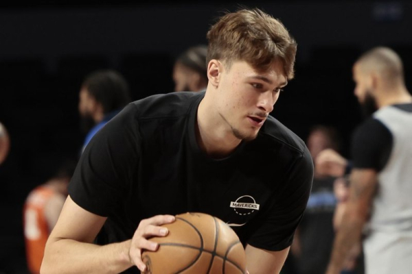 Dallas Mavericks' Cooper Flagg sprains ankle, exits vs. Denver Nuggets Dallas Mavericks' Cooper Flagg sprains ankle, exits vs. Denver Nuggets