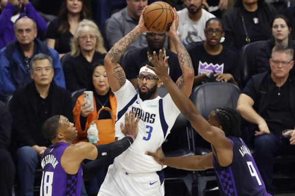 Mavericks trade Anthony Davis to Wizards in 8-player deal