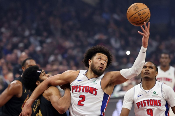 Pistons' Cade Cunningham sustains collapsed lung, out at least 2 weeks