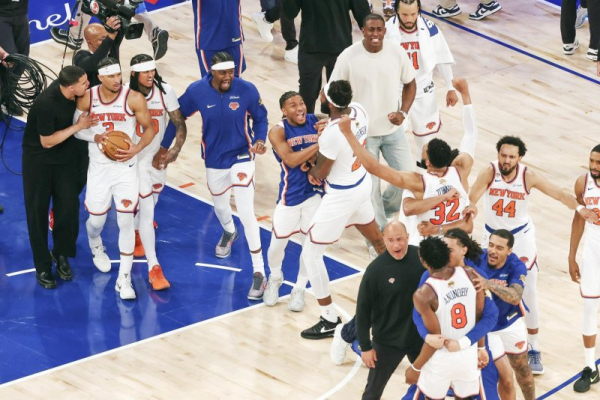 Knicks rally from 29 down, stun Spurs in NBA Finals record comeback Knicks rally from 29 down, stun Spurs in NBA Finals record comeback