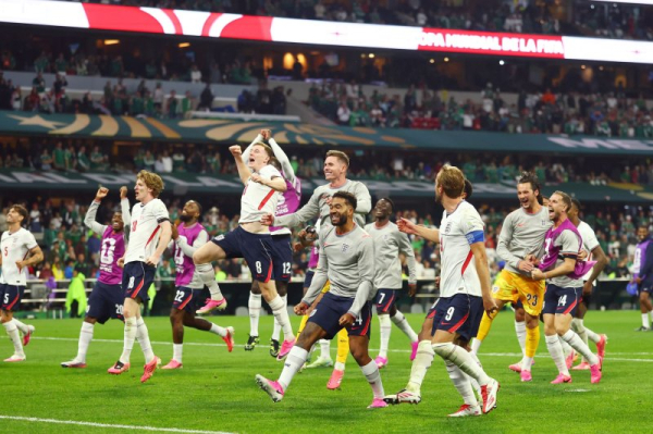 England's Henderson injures wrist in Mexico World Cup celebration England's Henderson injures wrist in Mexico World Cup celebration